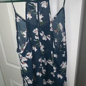 Selling women’s tank top, super cute for summer!